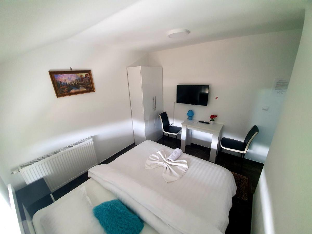 Motel Aladin Цазин Экстерьер фото