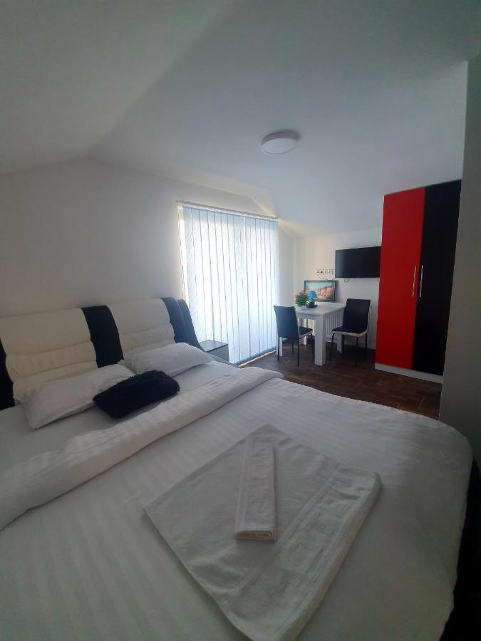 Motel Aladin Цазин Экстерьер фото